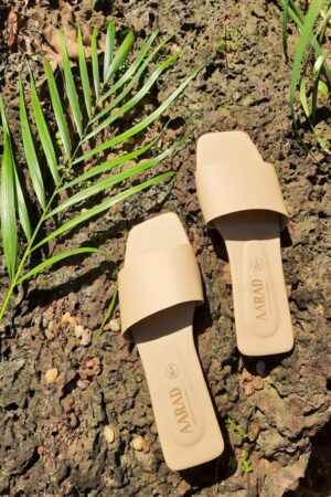 BEEHIVE FLAT SANDAL